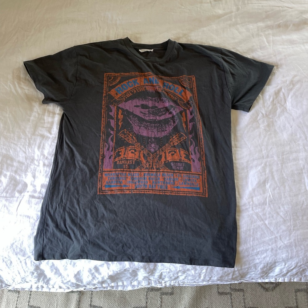 Graphic tee